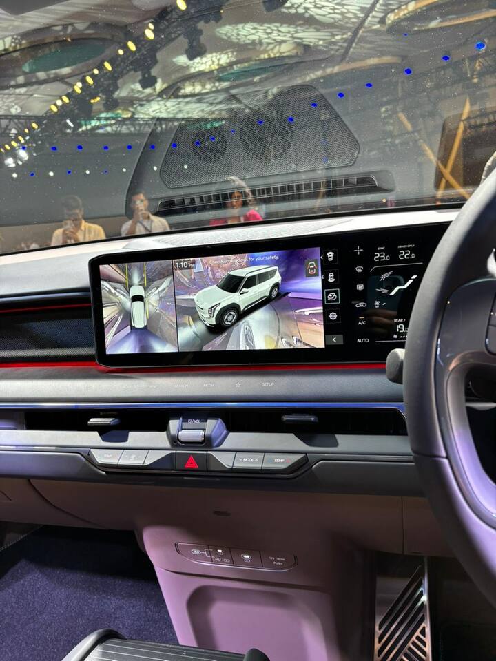 জার্মান গাড়িগুলির তুলনায় এর রেঞ্জ আরও বেশি। এছাড়াও BMW ix, Audi Q8 ই-ট্রন এবং অন্যান্যদের সঙ্গে প্রতিযোগিতা করবে৷ প্রকৃতপক্ষে বিলাসবহুল গাড়ি প্রস্তুতকারকদের ইভিগুলি কিয়ার চেয়ে বেশি সাশ্রয়ী!