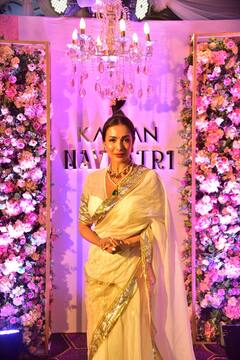 Navratri 2024: व्हाइट लहंगा...बालों में गुलाब, पिता की मौत के बाद पहली बार सजी-धजी नजर आईं मलाइका अरोड़ा, तस्वीरें वायरल