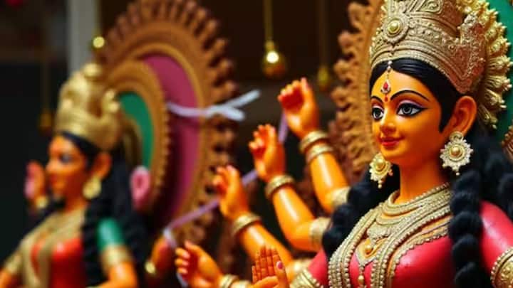 পুজোয় ঘুরতে ঘুরতে যাওয়ার জন্য মনোরম ভ্রমণ স্থান কাশ্মীর। শ্রীনগর, গুলমার্গ, পহেলগাঁও প্রতিটি জায়গাই অক্টোবারে যাওয়ার জন্য খুবই সুন্দর।