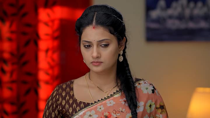 చదువు రాకపోతే ఏమైంది నా కొడుక్కి ఏం తక్కువ అంటుంది భైరవి...అలా చెప్పమ్మా..నన్ను ఏమన్నా భరిస్తాను కానీ బాపుని అంటే ఊరుకోను అంటాడు క్రిష్