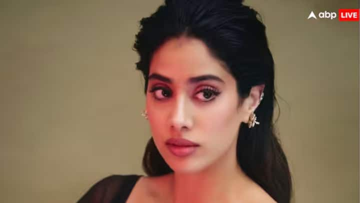 Janhvi Kapoor Fitness Secret: ਜਾਹਨਵੀ ਕਪੂਰ ਆਪਣੀ ਸ਼ਾਨਦਾਰ ਫਿਟਨੈੱਸ ਦੇ ਕਰਕੇ ਹਮੇਸ਼ਾ ਸੁਰਖੀਆਂ 'ਚ ਰਹਿੰਦੀ ਹੈ। ਆਓ ਜਾਣਦੇ ਹਾਂ ਉਨ੍ਹਾਂ ਦੀ ਸ਼ਾਨਦਾਰ ਫਿਟਨੈੱਸ ਦਾ ਰਾਜ਼ ਕੀ ਹੈ।