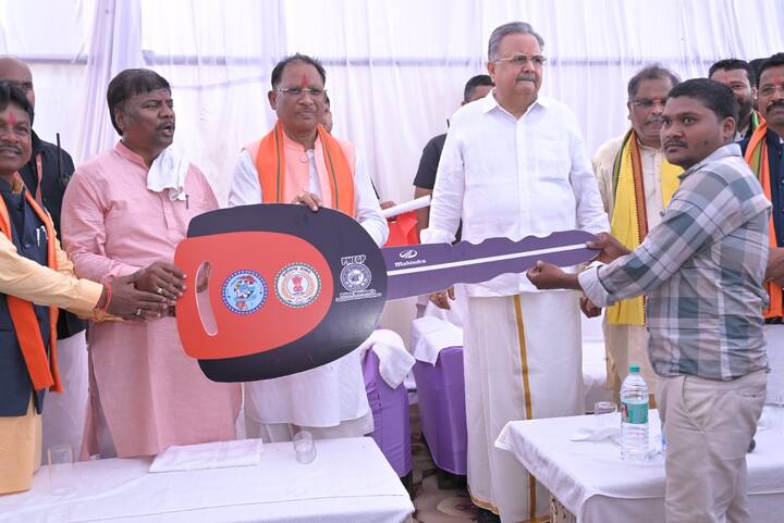 अब शंकनी-डंकनी  नदी की आरती भी काशी और हरिद्वार की गंगा आरती की तर्ज पर होगी. नवरात्रि की पंचमी पर आरती कर घाट का उद्घाटन होगा. मुख्यमंत्री के साथ विधानसभा अध्यक्ष डॉ. रमन सिंह, मंत्री केदार कश्यप और बीजेपी नेता भी शामिल रहे.