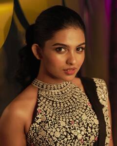 mamitha baiju latest pics :Black & White கண்ணு உன்னப் பாத்தா கலரா மாறுதே மமிதா பைஜு இன்ஸ்டாகிராம் புகைப்படங்கள்