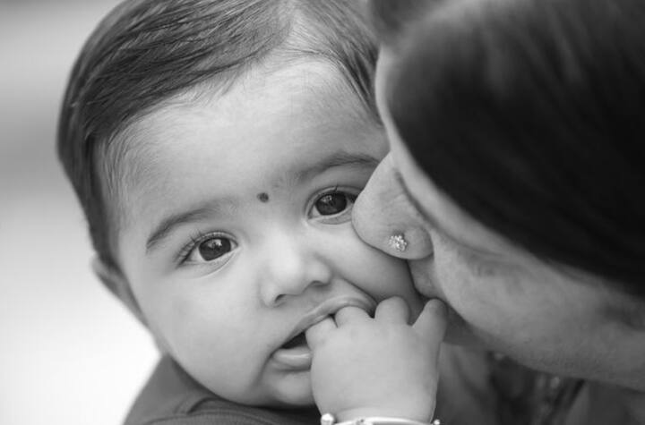 In this picture, Rubina's daughter is seen with her grandmother.