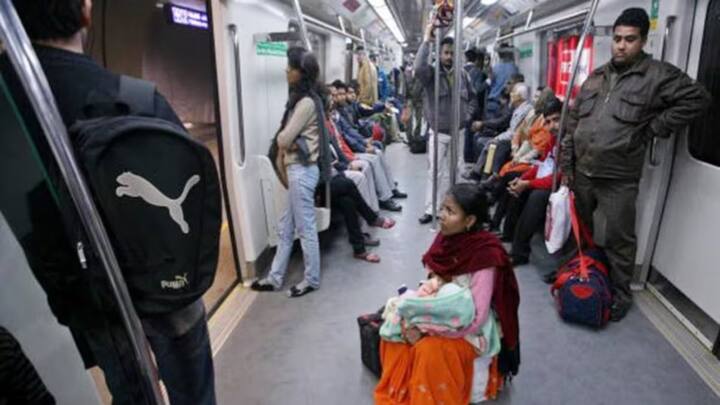 इसके अलावा जब कोई दिल्ली मेट्रो में सफर करता है. तो उसे मेट्रो के अंदर के रूल भी मानने होते हैं. दिल्ली मेट्रो में साफ सफाई को लेकर के भी यात्रियों की जिम्मेदारी तय की गई है. अगर कोई दिल्ली मेट्रो में सफर के दौरान फर्श पर बैठता है गंदगी करता है. तो धारा 59 के तहत उस पर 200 रुपये का जुर्माना लगाया जाता है.