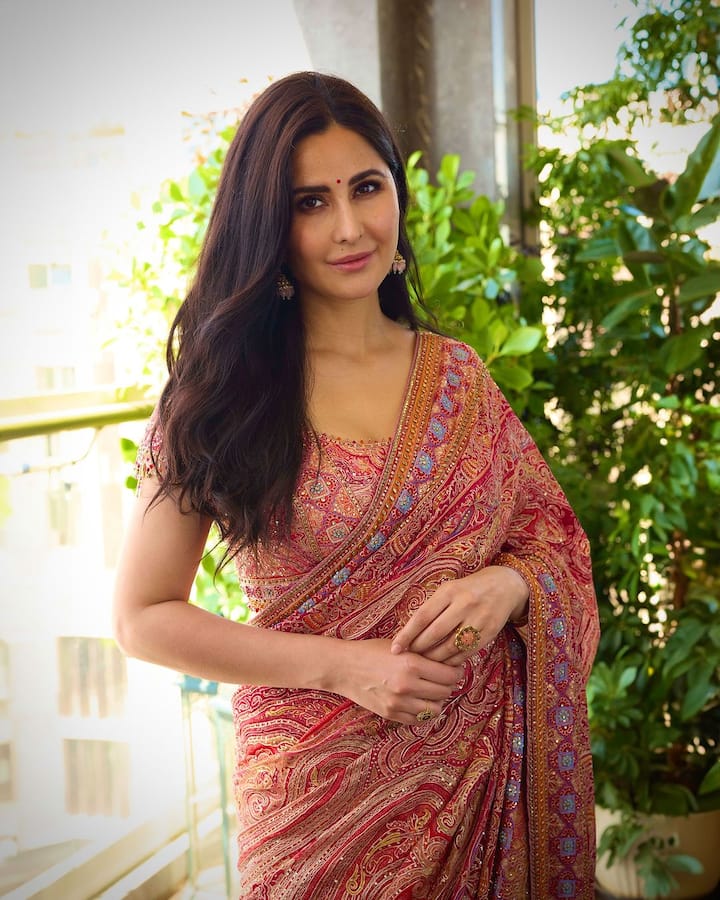 Katrina Kaif attended the Navratri event hosted by Kalyan Jewellers in Kerala on Friday. The actress, along with other Bollywood celebrities, traveled to Kochi, Kerala, to attend the grand Navratri celebration hosted by the Kalyanaram family, owners of Kalyan Jewellers.