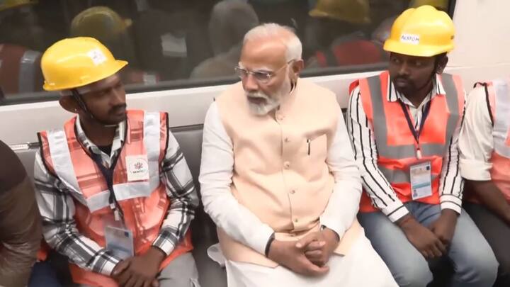 यावेळी त्यांनी शाळकरी मुलं, महिला आणि कामगारांसोबत गप्पा मारल्या.