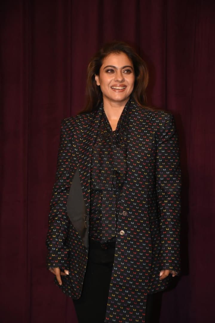 मनीष मल्होत्रा बॉलीवुड में सभी स्टार्स के फेवरेट हैं. यही वजह है कि उनके न्यू स्टोर के इवेंट में कई बड़े सेलेब्स पहुंचे. काजोल इस दौरान बॉस लेडी लुक में नजर आई.