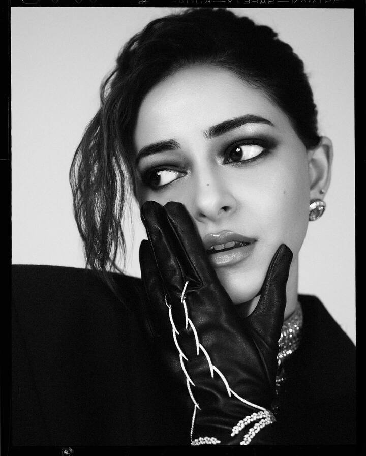 Ananya shared pictures in a black pant suit looking giving her film CTRL's vibe and we simply cannot get enough.
