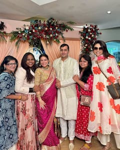 Shraddha Arya Baby Shower: श्रद्धा आर्या ने पति संग काटा केक, फिर गोद भराई में दोस्तों के साथ मचाया धमाल, देखें तस्वीरें