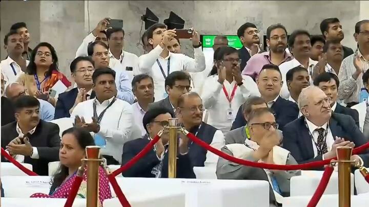 मुंबईतील मेट्रो 3 चे त्यांच्या हस्ते उद्घाटन करण्यात आले.