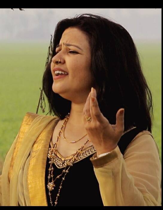 ਇਸ ਖਬਰ ਨੇ ਸਾਹਮਣੇ ਆਉਂਦੇ ਹੀ ਜਿੱਥੇ ਫਿਲਮੀ ਸਿਤਾਰਿਆਂ ਨੂੰ ਵੱਡਾ ਝਟਕਾ ਲੱਗਾ ਹੈ, ਉੱਥੇ ਹੀ ਪ੍ਰਸ਼ੰਸਕ ਵੀ ਸਦਮੇ ਵਿੱਚ ਹਨ। ਦਰਅਸਲ, ਮਸ਼ਹੂਰ ਪੰਜਾਬੀ ਗਾਇਕਾ ਦੇ ਅਚਾਨਕ ਦੇਹਾਂਤ ਦੀ ਖਬਰ ਨੇ ਹਰ ਪਾਸੇ ਸੋਗ ਛਾਇਆ ਹੋਇਆ ਹੈ।