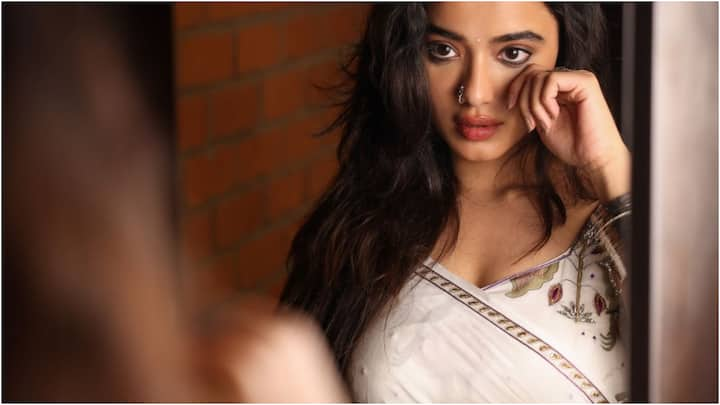 Ketika Sharma Latest Photos: కేతికా శర్మ ఎక్కువగా మోడ్రన్ డ్రస్సుల్లో కనిపిస్తారు. బట్ ఫేర్ ఏ ఛేంజ్ అన్నట్టు... ఇవాళ శారీలో సందడి చేశారు. ఆ ఫోటోలు చూడండి. (Image Courtesy: ketikasharma/ Instagram)