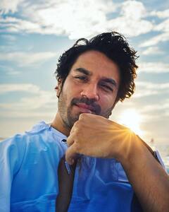 कभी बैंक खाता था खाली और सिर पर कर्ज, आज आवाज के दम पर बना ली करोड़ों की प्रॉप्रटी, पहचाना ?