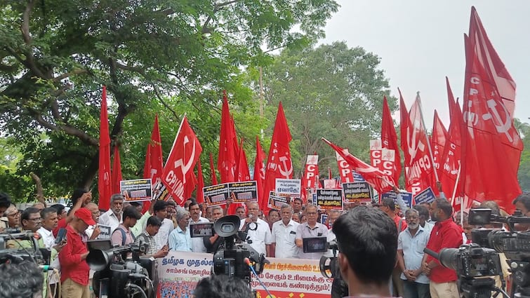 Police arrests communist leaders who protests for Samsung workers in Chennai சாம்சங் தொழிலாளர்களுக்காக களத்தில் குதித்த கம்யூனிஸ்டுகள்.. கைது செய்த காவல்துறை!