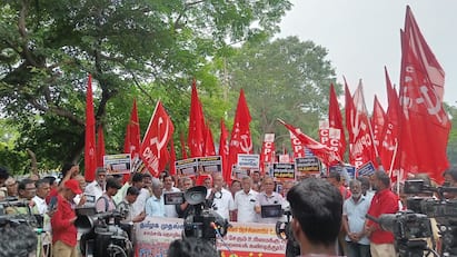 Police arrests communist leaders who protests for Samsung workers in Chennai சாம்சங் தொழிலாளர்களுக்காக களத்தில் குதித்த கம்யூனிஸ்டுகள்.. கைது செய்த காவல்துறை!