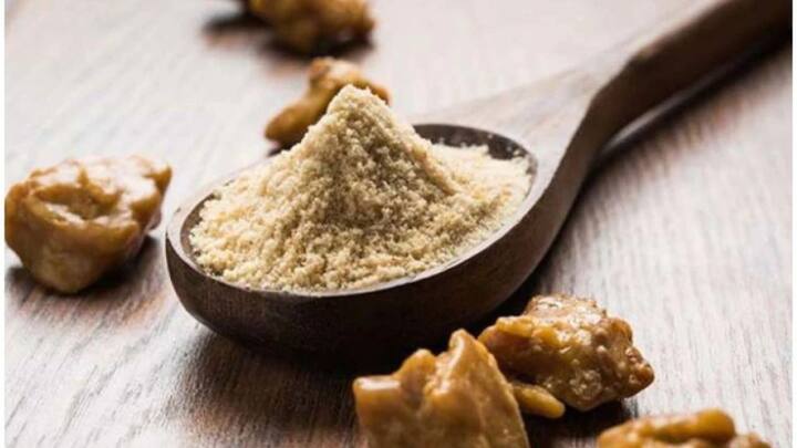 হিং- হজমের সমস্যা দূর করতে হিং- এর জুড়ি মেলা ভার। পেট ফাঁপা এবং অ্যাসিডিটির সমস্যা এড়াতে হিং কাজে লাগে।