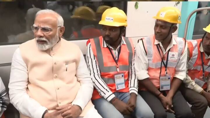 दरम्यान त्यानंतर पीएम मोदींनी बीकेसी ते सांताक्रुझ दरम्यान पीएम मोदींनी मेट्रोने प्रवास केला.