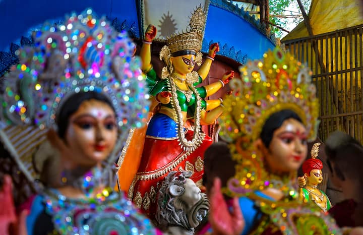 রবিবার আংশিক মেঘলা আকাশ থাকবে। আবহাওয়ার কিছুটা উন্নতি হবে । ক্রমশ কমবে বৃষ্টিপাতের পরিমাণ। বিক্ষিপ্তভাবে কোন কোন জেলার দু এক জায়গায় হালকা বৃষ্টির সামান্য সম্ভাবনা থাকবে।