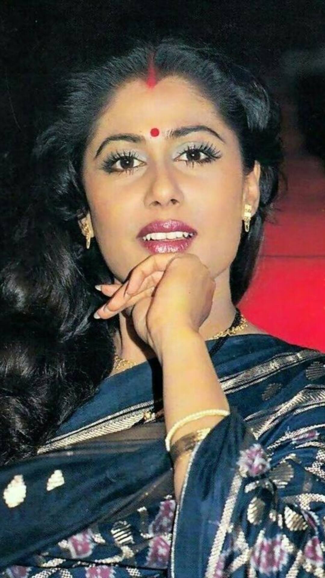 फिर 1983 में पत्नी को छोड़ उन्होंने स्मिता पाटिल से शादी कर ली