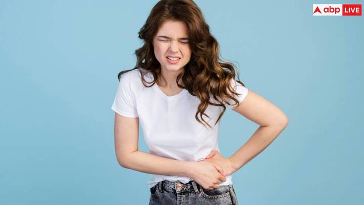 एलोवेरा का इस्तेमाल करें- बवासीर के मरीजों को एलोवेरा का इस्तेमाल जरूर करना चाहिए. एलोवेरा का गूदा खाने से बवासीर ठीक हो जाती है. बाबा रामदेव आयुर्वेद में बवासीर का पक्का इलाज बताते हैं जिसमें रोजाना फाइबर युक्त एलोवेरा जूस पीने की सलाह दी जाती है.