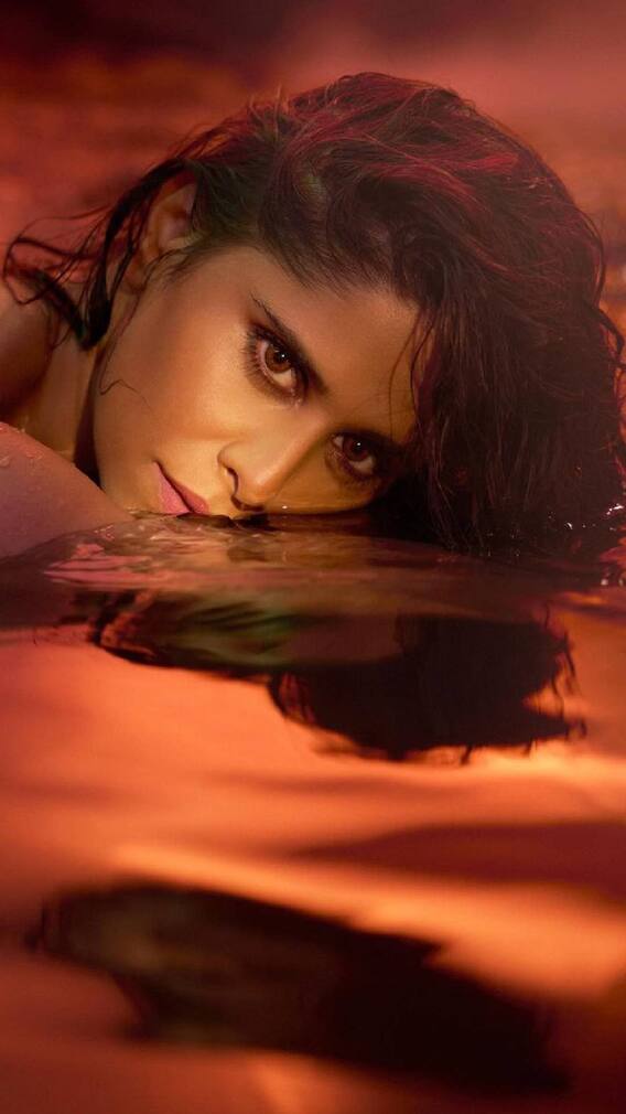 'सई' चे  'जलपरी' फोटोशूट एकदा पहाच!