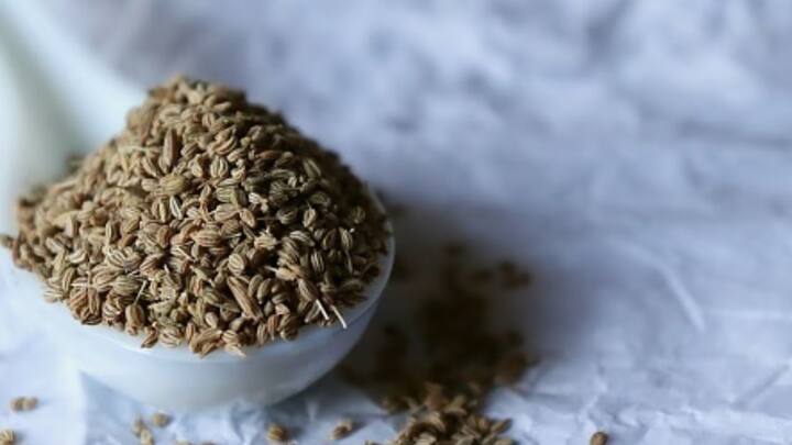 ভুরিভোজের পর জোয়ান খেলে উপকার পাবেন। অন্যদিকে জোয়ান ভেজানো জল নিয়মিত খেলেও অ্যাসিডিটির সমস্যা দূর হবে।