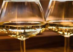 Marriage: લગ્નમાં દારૂ પીરસવા માટે કોની પાસેથી લેવી પડે છે પરવાનગી? તુરંત જાણી લો આ નિયમ