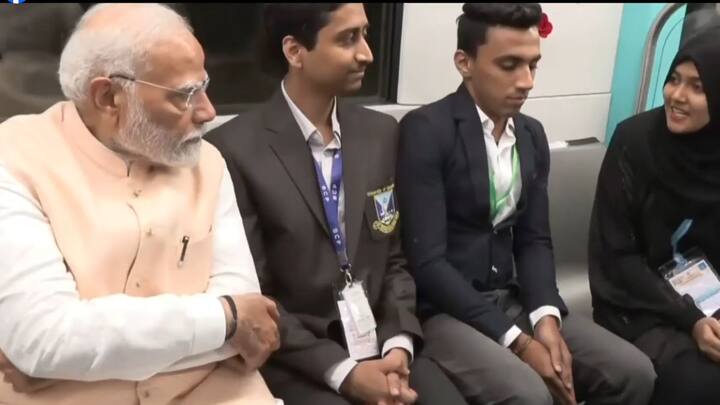 मेट्रोसह आज राज्यातील अनेक विकास कामांचं पंतप्रधान नरेंद्र मोदी यांच्या हस्ते लोकार्पण करण्यात आले.