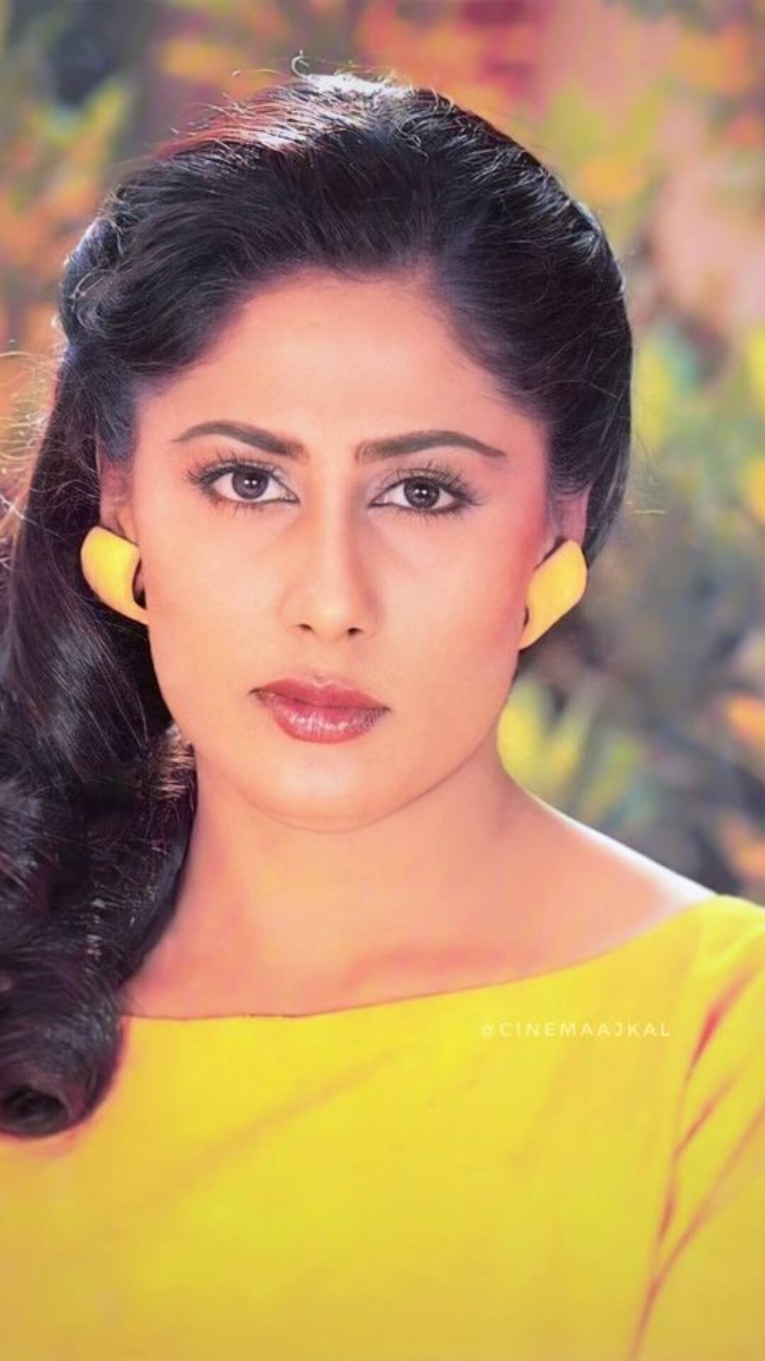 और 1986 में स्मिता की डेथ के बाद वे अपनी पहली पत्नी पर लौट गए थे