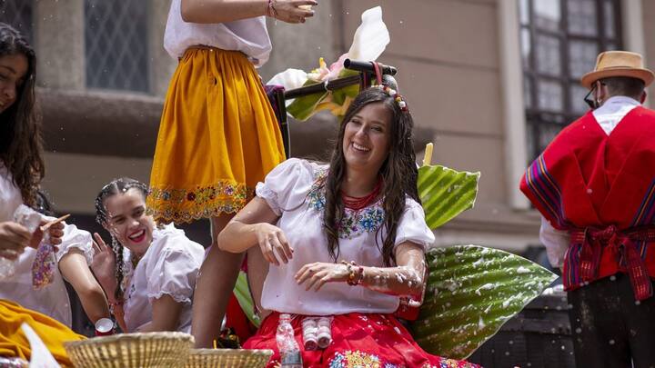 মূলত ৪০ বছরের পর মহিলাদের মেনোপোজ হতে শুরু করে। লোহার অভাব ধরা পড়ে।