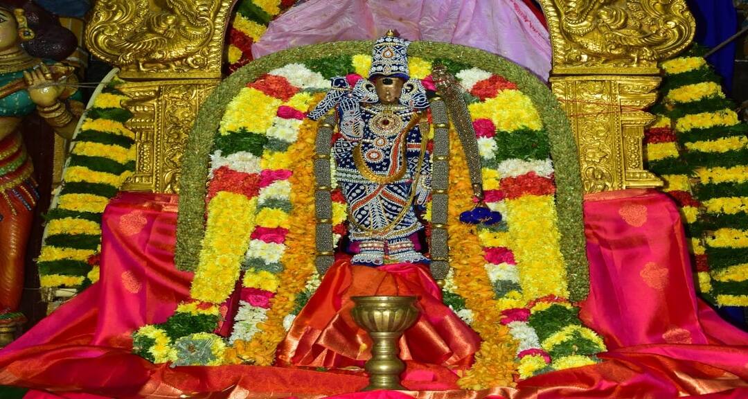 முத்தங்கி சேவை அலங்காரத்தில் பக்தர்களுக்கு அருள்பலித்த மதுரை மீனாட்சி அம்மன் spirituality Madurai Meenakshi Amman Muthangiseva graced the devotees in her attire முத்தங்கி சேவை அலங்காரத்தில் பக்தர்களுக்கு அருள்பலித்த மதுரை மீனாட்சி அம்மன்