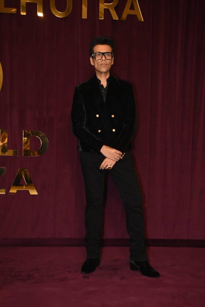 करण जौहर मनीष मल्होत्रा के करीबी दोस्त हैं. इसलिए वो भी इस स्टोरी के लॉन्च इवेंट में शामिल हुए.