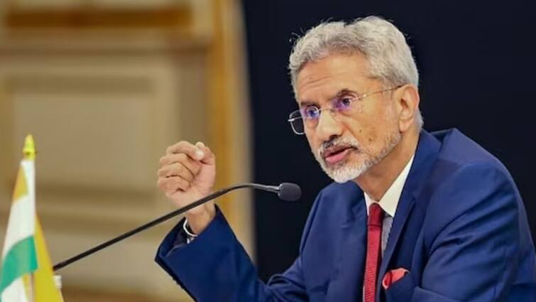 S Jaishankar told why he will attend SCO meeting Before Pakistan tour भारत-PAK रिश्तों पर नहीं होगी बात! पाकिस्तान दौरे से पहले एस जयशंकर ने बता दिया क्यों होंगे SCO बैठक में शामिल?