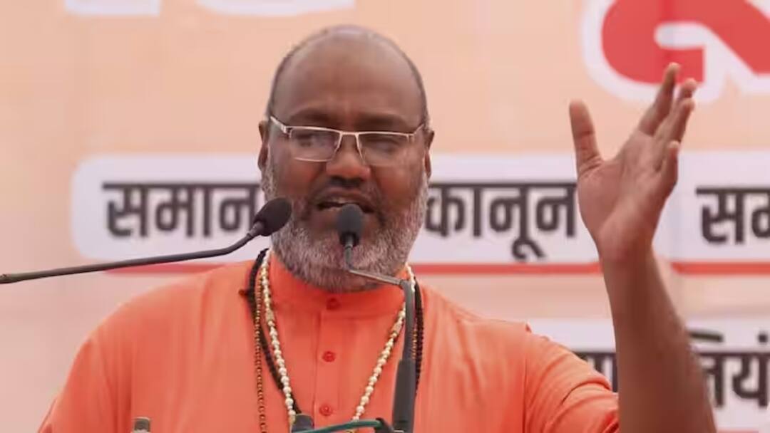 Yati Narsinghanand Saraswati Controversy RSS demands action from Yogi Adityanath in Moradabad ann यति नरसिंहानंद सरस्वती के बयान से RSS भी नाराज, योगी सरकार से की कार्रवाई की मांग