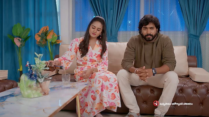 లాస్ట్ వరకూ వచ్చి ఎందుకిలా చేశావ్. కావ్యను నడిపిస్తున్నది మనమే అని తెలిసిపోయింది..ఇప్పుడు ఆమె డిజైన్లు ఇవ్వను అని చెప్పింది కదా అంటాడు సామంత్.