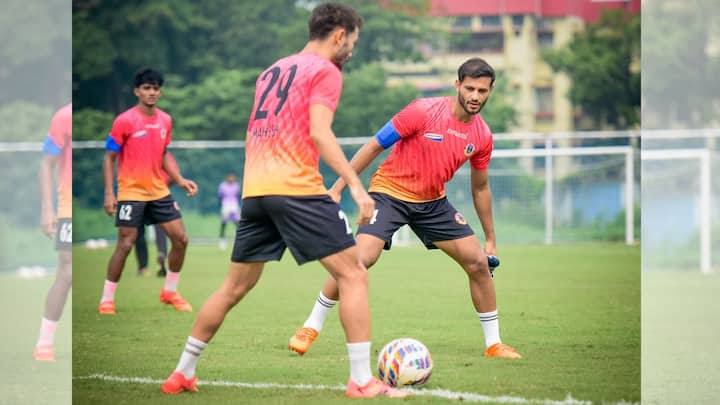 East Bengal vs Jamshedpur FC:  লিগ তালিকায় ওপর দিকে থাকা জামশেদপুরের বিরুদ্ধে প্রথম পয়েন্ট অর্জন করার কঠিন চ্যালেঞ্জের প্রস্তুতি নিয়ে বিনো জর্জ বলেছেন, ‘দলের ফুটবলারদের ওপর আমার সম্পুর্ণ আস্থা আছে।'