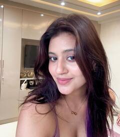 अंजलि अरोड़ा ने डीपनेक टॉप पहनकर कैमरे के सामने दिए हसीन पोज, तस्वीरों ने मचाया इंटरनेट पर बवाल