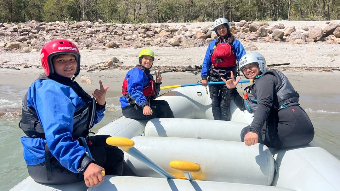 Uttarakhand Rafting training given to 14 women Will be able to work as a rafting guide ann उत्तराखंड में 14 महिलाओं को दी राफ्टिंग की ट्रेनिंग, पर्यटन स्थलों पर गाइड का करेंगी काम
