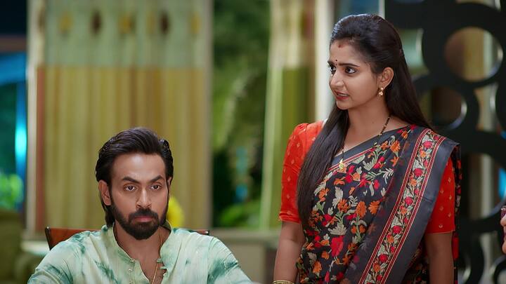 అసలేం జరిగిందో కావ్య ద్వారా నిజం తెలుసుకుంది. తనని నమ్మించేందుకు ఏం చేయాలి అత్తయ్యా అని కావ్య కన్నీళ్లు పెట్టుకుంటుంటే.. ఏమీ చేయాల్సిన అవసరం లేదు బుద్ధిగా ఇంటికి వచ్చి కాపురం చేసుకో అని చెబుతుంది.