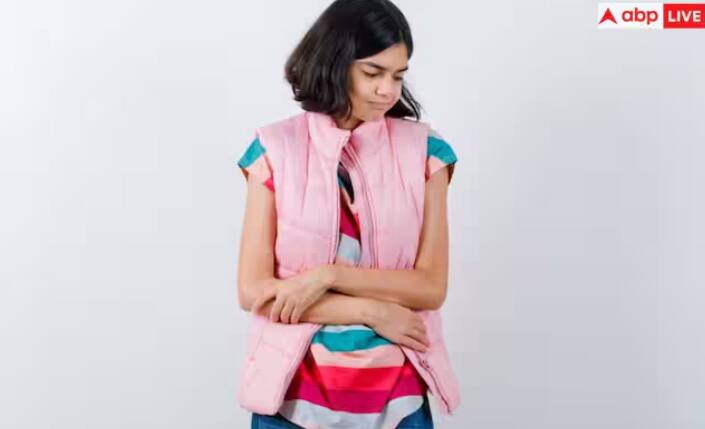 ਐਲੋਵੇਰਾ ਦੀ ਵਰਤੋਂ ਕਰੋ- ਬਵਾਸੀਰ ਦੇ ਰੋਗੀਆਂ ਨੂੰ ਐਲੋਵੇਰਾ ਦੀ ਵਰਤੋਂ ਜ਼ਰੂਰ ਕਰਨੀ ਚਾਹੀਦੀ ਹੈ। ਐਲੋਵੇਰਾ ਦਾ ਗੁੱਦਾ ਖਾਣ ਨਾਲ ਬਵਾਸੀਰ ਠੀਕ ਹੋ ਜਾਂਦੀ ਹੈ। ਬਾਬਾ ਰਾਮਦੇਵ ਨੇ ਆਯੁਰਵੇਦ ਵਿੱਚ ਬਵਾਸੀਰ ਦਾ ਪੱਕਾ ਇਲਾਜ ਦੱਸਿਆ ਹੈ ਜਿਸ ਵਿੱਚ ਫਾਈਬਰ ਨਾਲ ਭਰਪੂਰ ਐਲੋਵੇਰਾ ਦਾ ਜੂਸ ਰੋਜ਼ਾਨਾ ਪੀਣ ਦੀ ਸਲਾਹ ਦਿੱਤੀ ਜਾਂਦੀ ਹੈ।