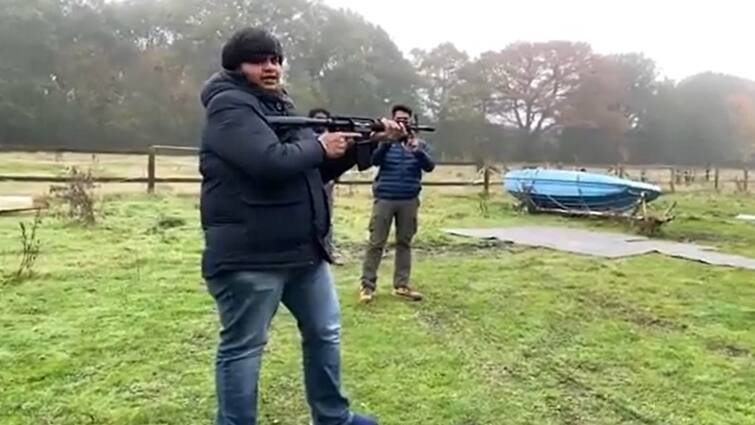 Surya 44 Movie shooting director karthik subbaraj rifle fire practice ரசிகர்களே! சூர்யா படப்பிடிப்பில் துப்பாக்கியால் சரமாரியாக சுட்ட கார்த்திக் சுப்பராஜ் - என்னாச்சு?