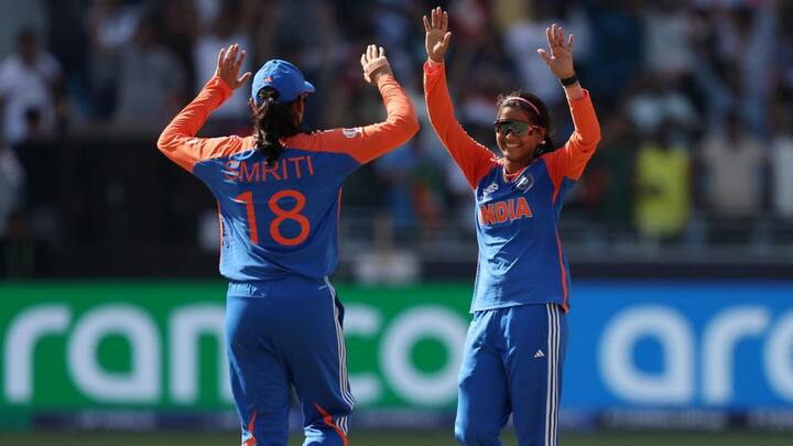 वीमेंस टी20 विश्व कप 2024 के एक मैच में भारत ने पाकिस्तान को हरा दिया है. टीम इंडिया ने 6 विकेट से दुबई में जीत दर्ज की है. भारत को इस जीत का फायदा पॉइंट्स टेबल में भी मिला है. वह सेमीफाइनल के थोड़ा और करीब पहुंच गई है.