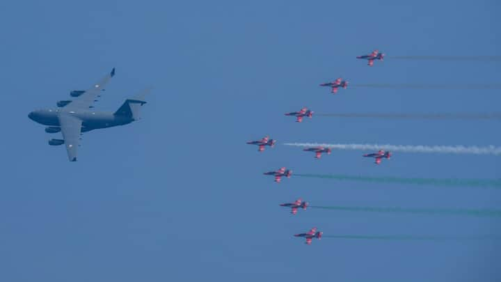 Chennai IAF air show 2024 highlights: சென்னை மெரினா கடற்கரையில் நடைபெற்ற இந்திய விமானப்படை சாகச நிகழ்ச்சிகளின் புகைப்பட தொகுப்பு இங்கே கொடுக்கப்பட்டுள்ளது.