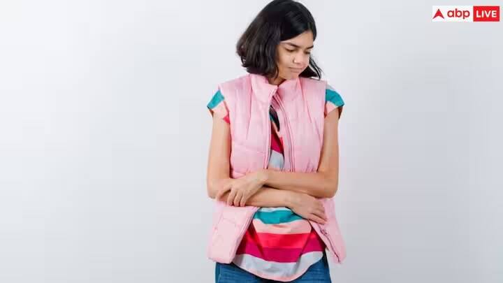 જ્યારે ત્રણેય દોષો - વાટ, પિત્ત અને કફ - શરીરમાં ક્ષતિગ્રસ્ત થાય છે, ત્યારે તેને ત્રિદોષ રોગ કહેવાય છે. જ્યારે થાંભલાઓમાં વધુ પડતો વાટ અથવા કફ હોય ત્યારે તેને ડ્રાય પાઈલ્સ - હરસ-મસા કહેવાય છે. જો થાંભલાઓમાં લોહી અને પિત્તનું પ્રમાણ વધી જાય તો તે લોહીવાળા પાઇલ્સ બની જાય છે જેનાથી વધુ દુખાવો થાય છે. જો તમને પણ આ સમસ્યા છે તો તમારી ખાનપાનની આદતોમાં થોડો ફેરફાર કરો અને કેટલાક ઘરેલું ઉપાય પણ અપનાવો. આનાથી પાઈલ્સની સમસ્યા એક અઠવાડિયામાં જ દૂર થઈ જશે.