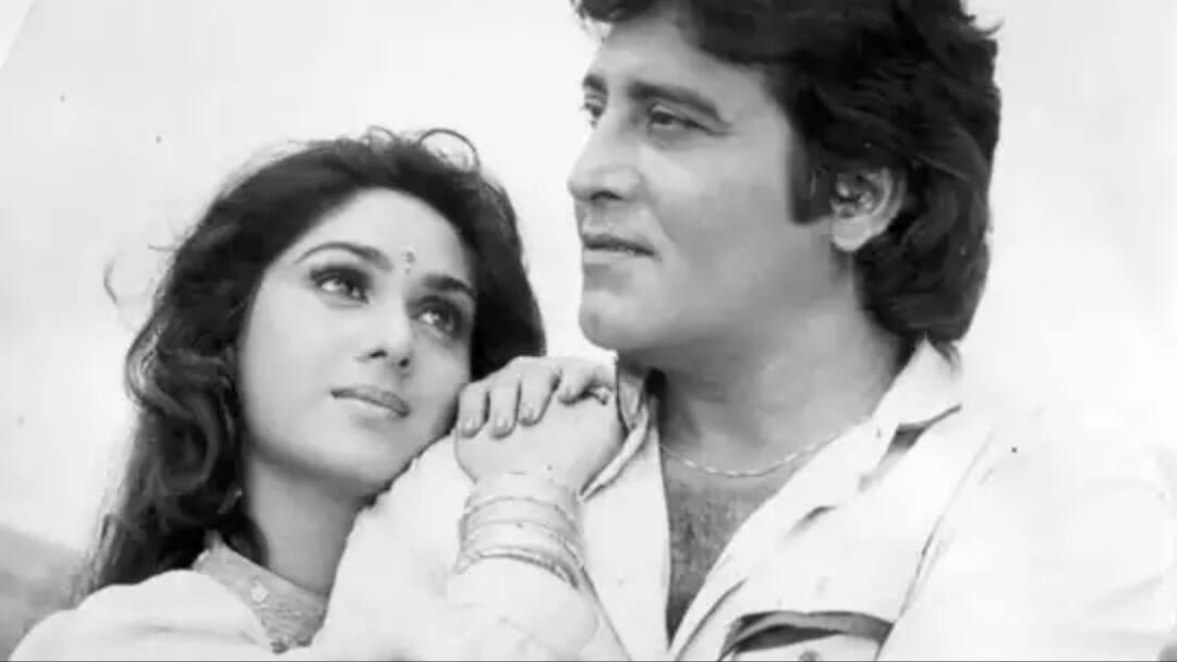 When Meenakshi Sheshadri revealed that Vinod Khanna used to make dirty jokes on sets ‘वो सेट पर डर्टी जोक्स....’, जब मीनाक्षी शेषाद्रि ने खोली थी इस दिग्गज एक्टर की पोल, दिलचस्प है किस्सा