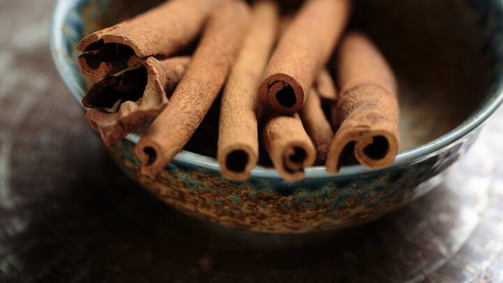 Note : Children and adults, as well as for individuals who already have liver disease or gastroparesis should avoid cinnamon. Drinking a lot of cinnamon tea could lead to a higher risk of bleeding if one take blood thinners or if one  have a bleeding disorder. (Image source: Canva)