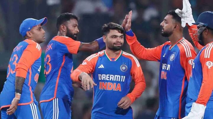 भारत के लिए सूर्या ने 14 गेंदों में 29 रन बनाए. उन्होंने 2 चौके और 3 छक्के लगाए. संजू सैमसन ने 19 गेंदों में 29 रन बनाए. उन्होंने 6 चौके लगाए.
