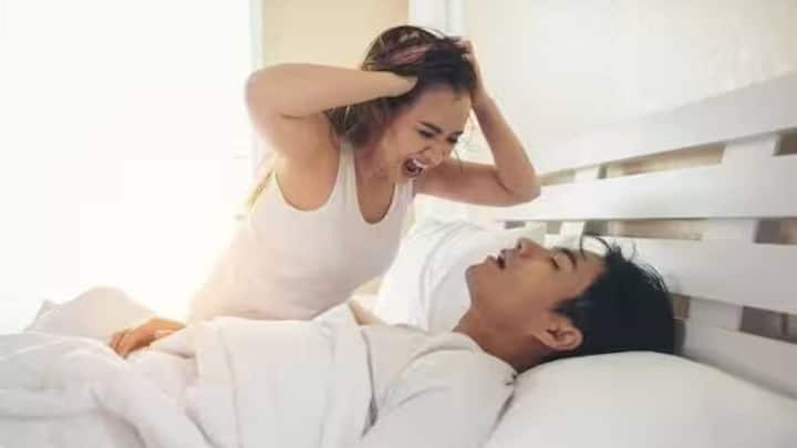নাকের ভিতর দিয়ে বায়ুপ্রবাহের পথটি রুদ্ধ হয়ে আসে। তাই নাক ডাকতে বাধ্য হয় মানুষ।(:ছবি সৌজন্য- এবিপি নিউজ)