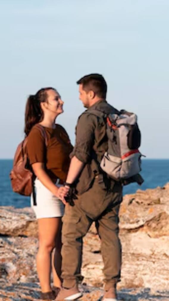 বেড়াতে গিয়ে প্রেম হয় এই রাশির জাতকদের...